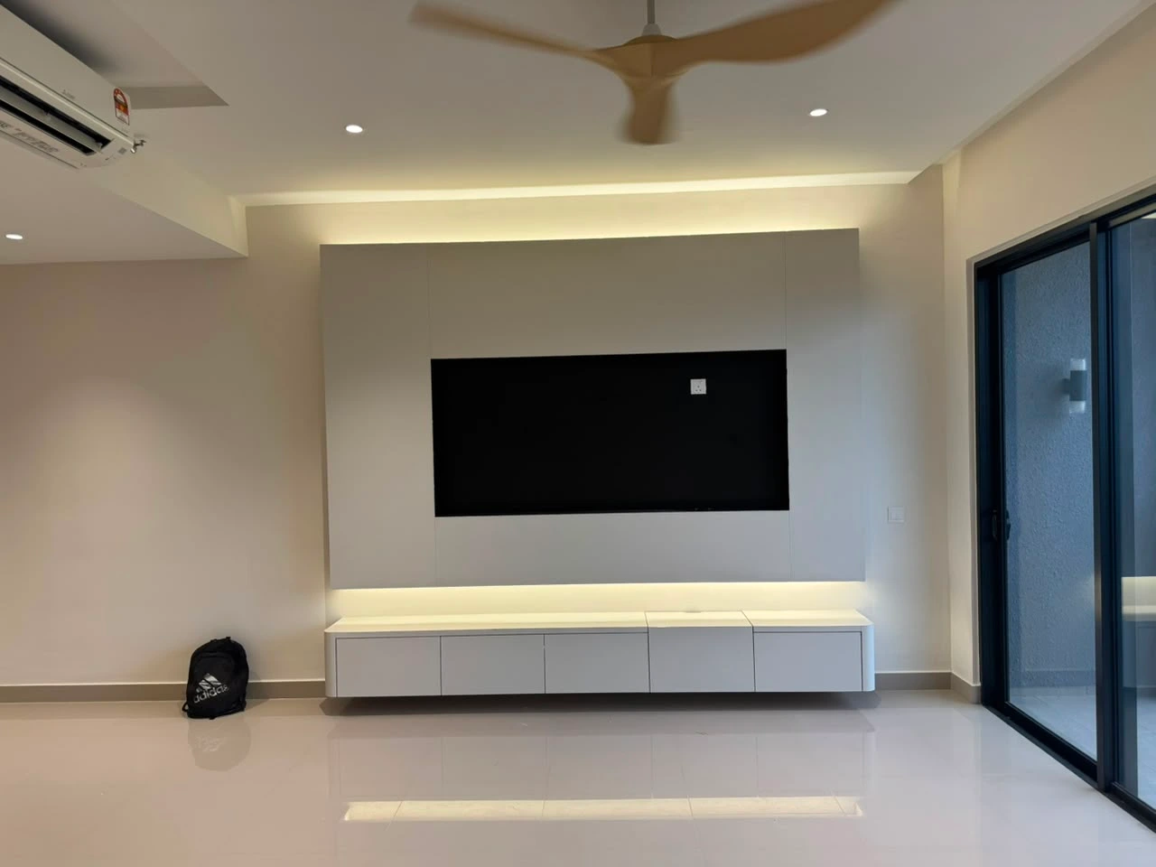Residensi AVA, Kiara Bay · 全屋定制 客厅 · 电视特色墙