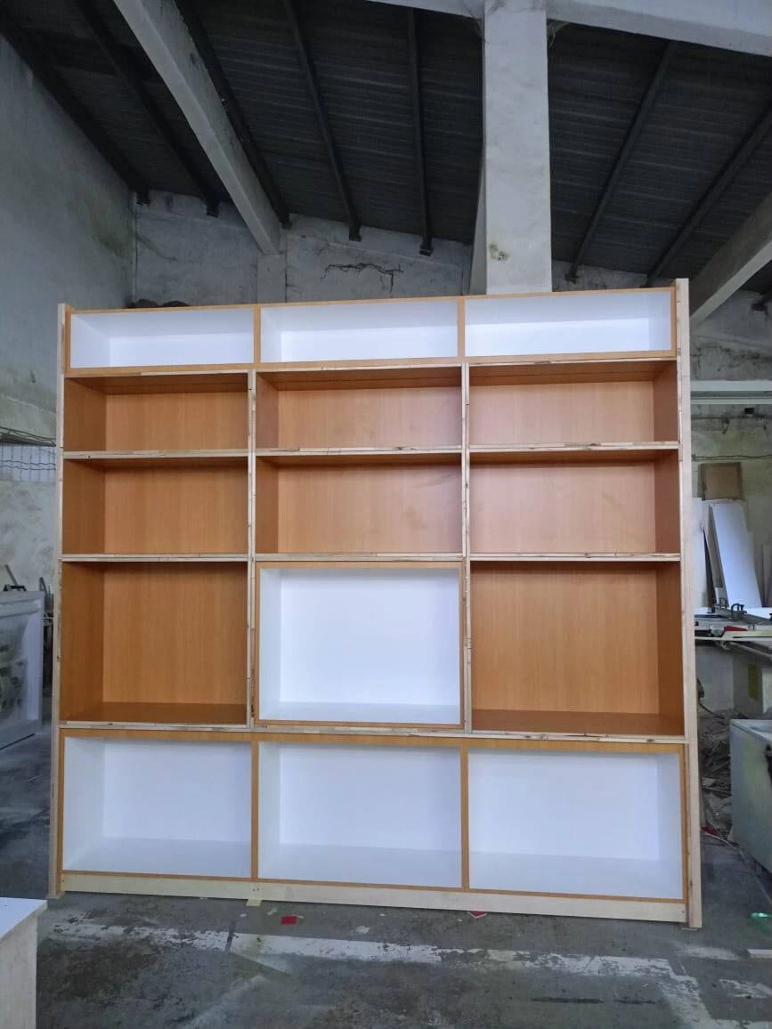 旧屋翻新 · 两座到顶衣柜 + 灯光展示柜（含旧柜前后对比） 工厂 · 展示柜柜体